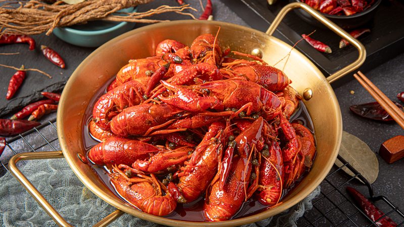 酸汤火锅与番茄锅底：一场火锅底料的味觉对决